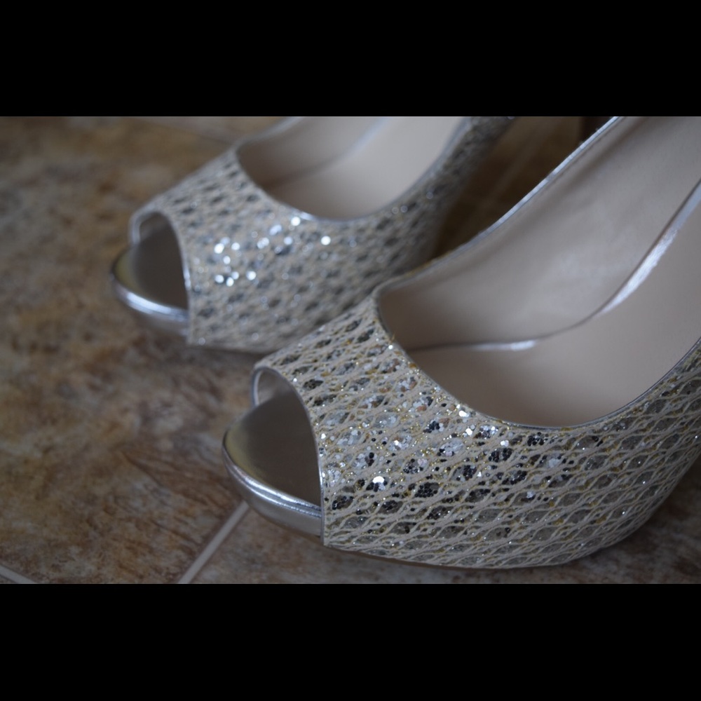 NWT Audrey Brooke Platform Heels